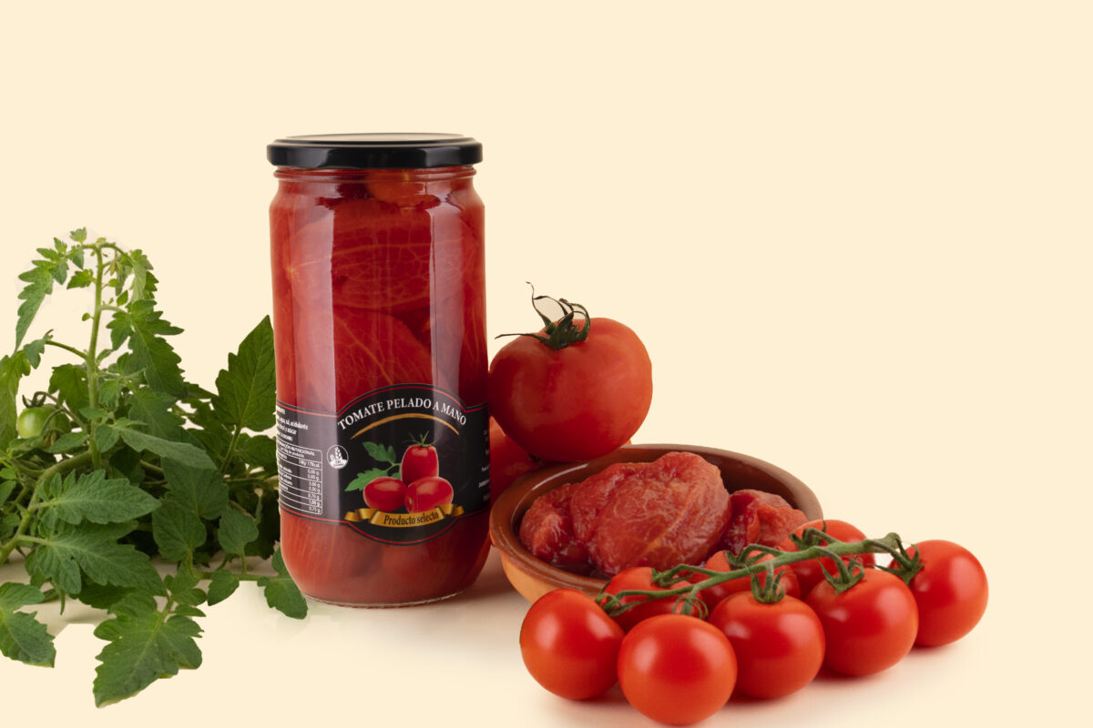 Tomate pelado a mano